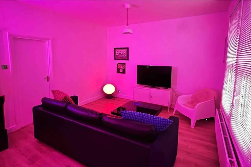London Flat Next To Central Line Underground Station Apartment