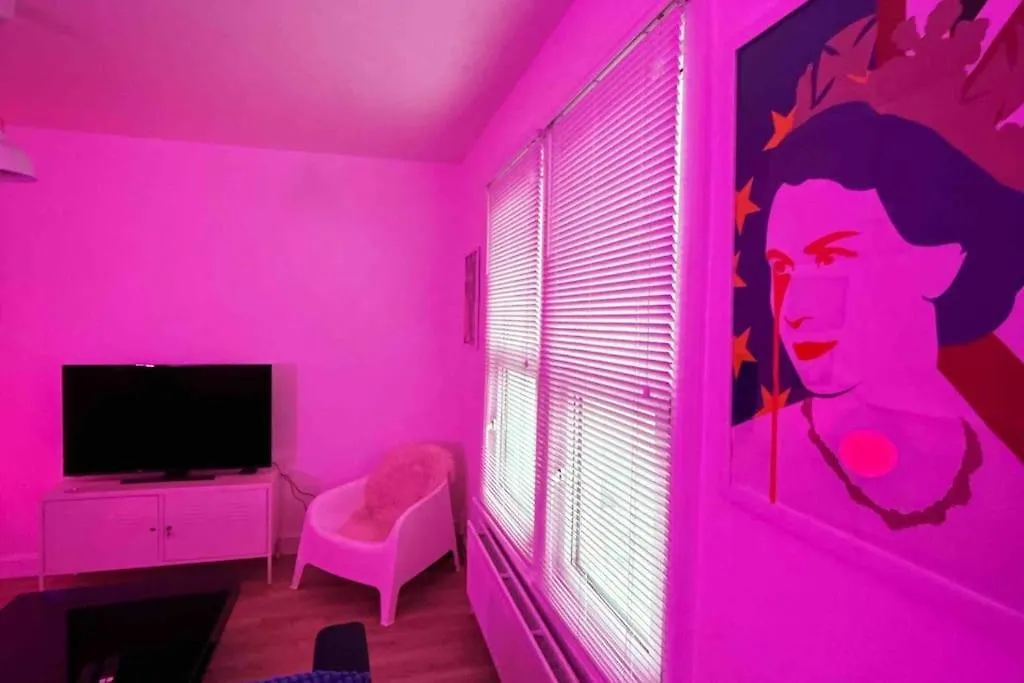 London Flat Next To Central Line Underground Station Apartment