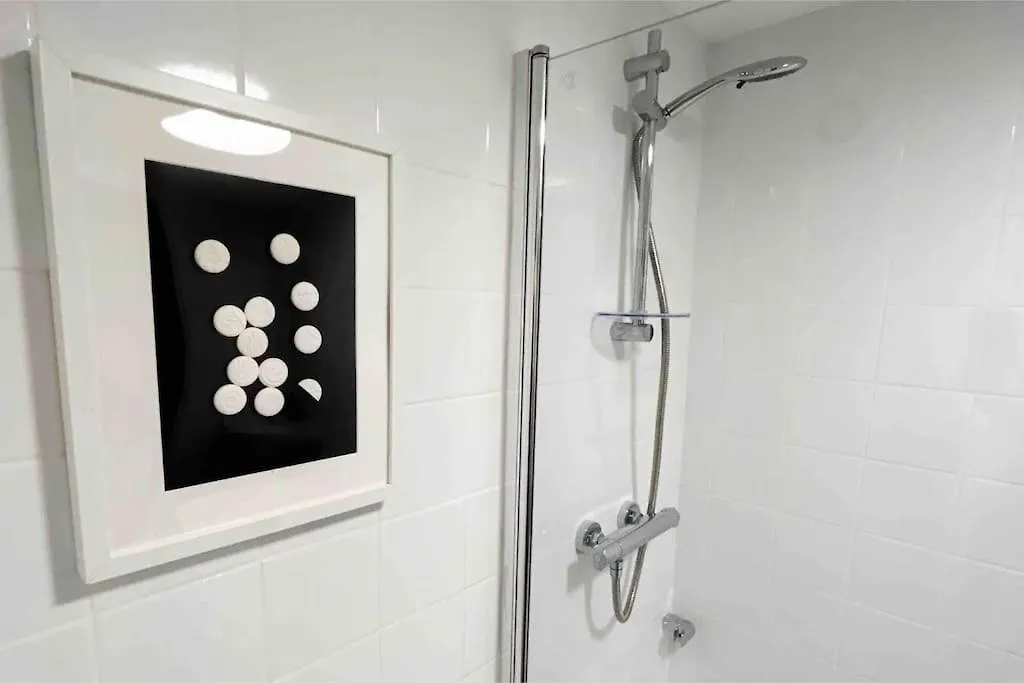 London Flat Next To Central Line Underground Station Apartment