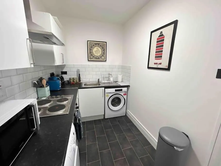 London Flat Next To Central Line Underground Station Apartment