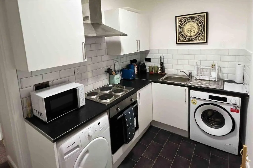 London Flat Next To Central Line Underground Station Apartment