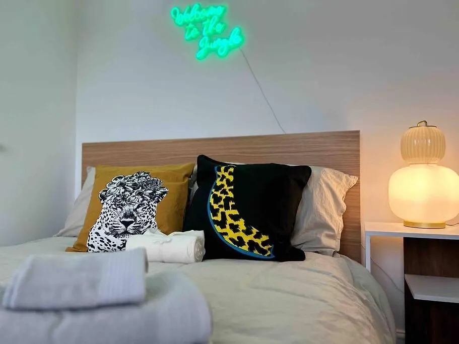 London Flat Next To Central Line Underground Station Apartment