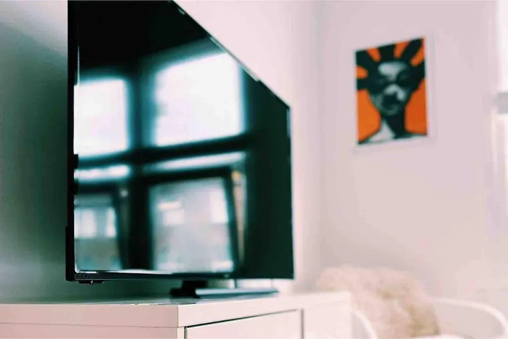 London Flat Next To Central Line Underground Station Apartment