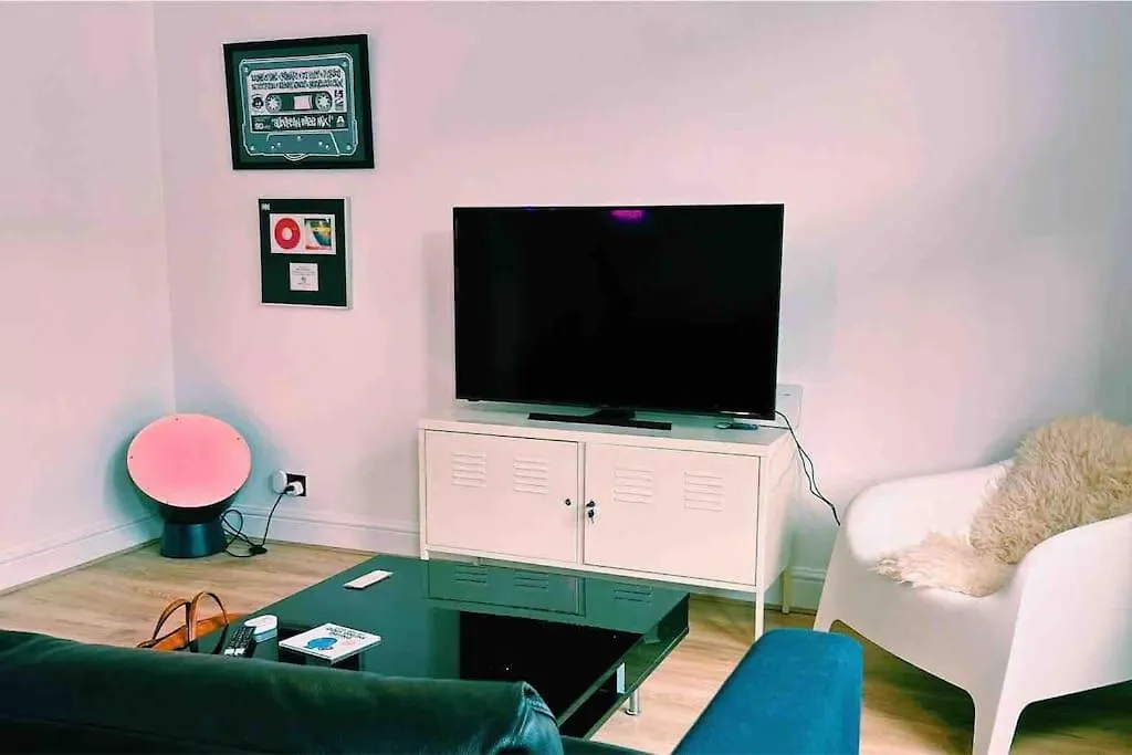 London Flat Next To Central Line Underground Station Apartment United Kingdom