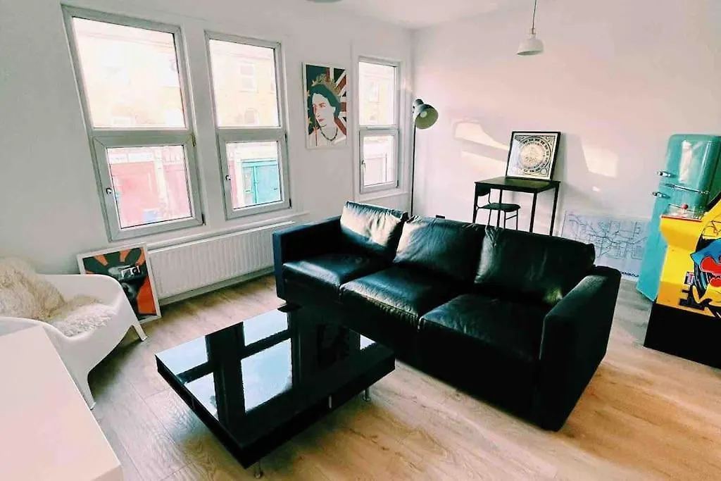 London Flat Next To Central Line Underground Station Apartment